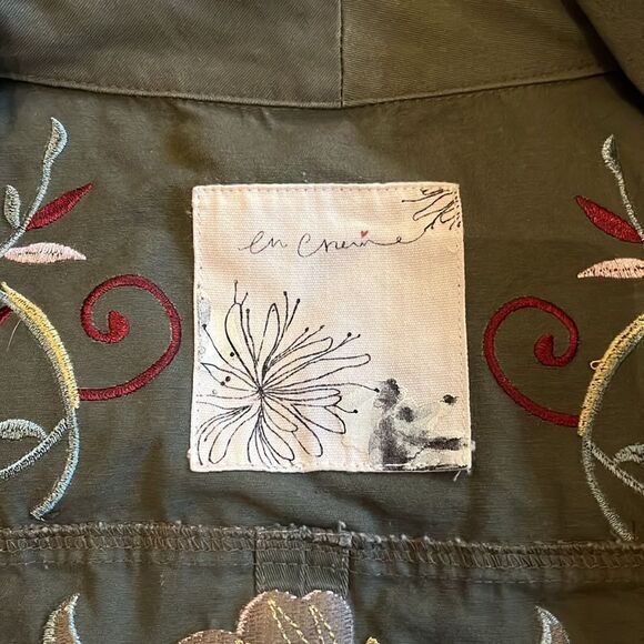 En crème green vest - Picture 3 of 3